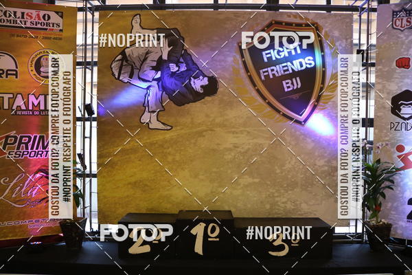 Buy your photos of the eventfight friends on Fotop