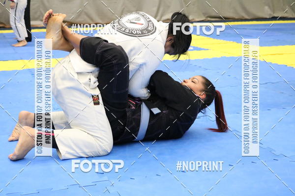 Buy your photos of the eventfight friends on Fotop