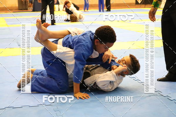 Buy your photos of the eventfight friends on Fotop