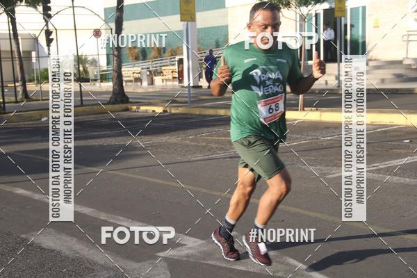 Buy your photos of the eventCORRIDA INDOR PRAIA DE VERO TERESINA SHOPPING on Fotop