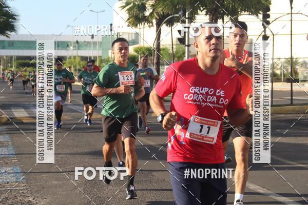 Buy your photos of the eventCORRIDA INDOR PRAIA DE VERO TERESINA SHOPPING on Fotop
