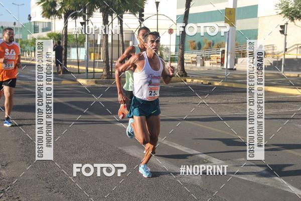 Buy your photos of the eventCORRIDA INDOR PRAIA DE VERO TERESINA SHOPPING on Fotop