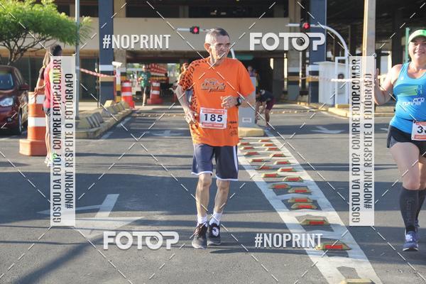 Buy your photos of the eventCORRIDA INDOR PRAIA DE VERO TERESINA SHOPPING on Fotop