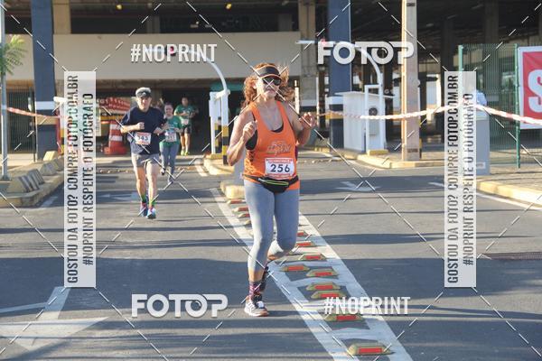 Buy your photos of the eventCORRIDA INDOR PRAIA DE VERO TERESINA SHOPPING on Fotop