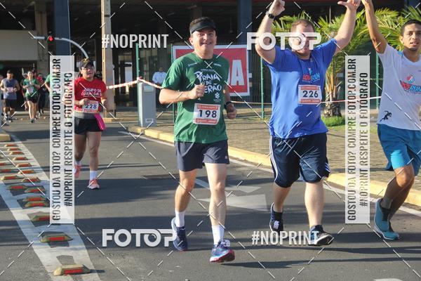 Buy your photos of the eventCORRIDA INDOR PRAIA DE VERO TERESINA SHOPPING on Fotop