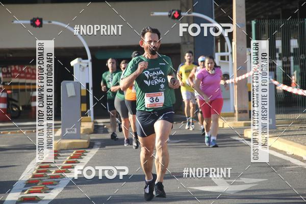 Buy your photos of the eventCORRIDA INDOR PRAIA DE VERO TERESINA SHOPPING on Fotop