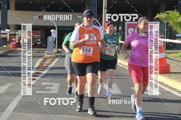 Buy your photos of the eventCORRIDA INDOR PRAIA DE VERO TERESINA SHOPPING on Fotop