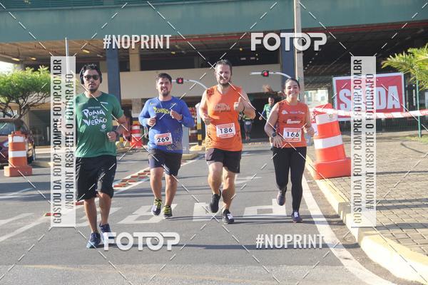 Buy your photos of the eventCORRIDA INDOR PRAIA DE VERO TERESINA SHOPPING on Fotop