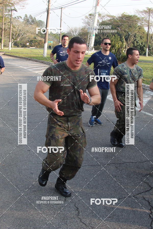 Achetez vos photos de l'vnementCORRIDA SANTOS DUMONT DCTA sur Fotop