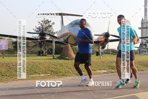 Achetez vos photos de l'vnementCORRIDA SANTOS DUMONT DCTA sur Fotop