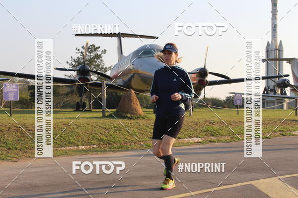 Achetez vos photos de l'vnementCORRIDA SANTOS DUMONT DCTA sur Fotop