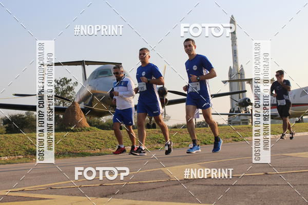 Achetez vos photos de l'vnementCORRIDA SANTOS DUMONT DCTA sur Fotop