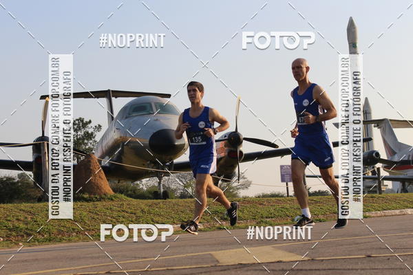 Achetez vos photos de l'vnementCORRIDA SANTOS DUMONT DCTA sur Fotop