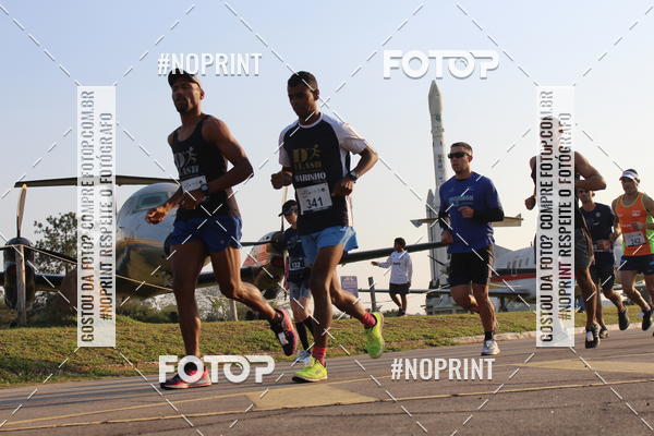 Achetez vos photos de l'vnementCORRIDA SANTOS DUMONT DCTA sur Fotop
