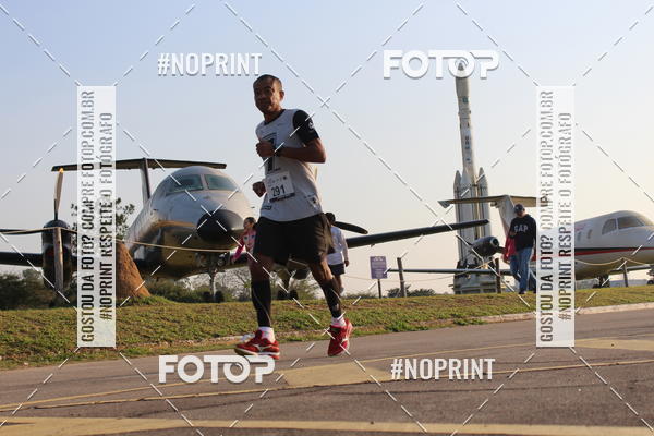 Achetez vos photos de l'vnementCORRIDA SANTOS DUMONT DCTA sur Fotop