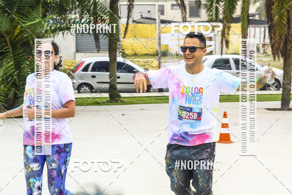 Compra tus fotos del eventoColor Race Brasil - Guaruj En Fotop
