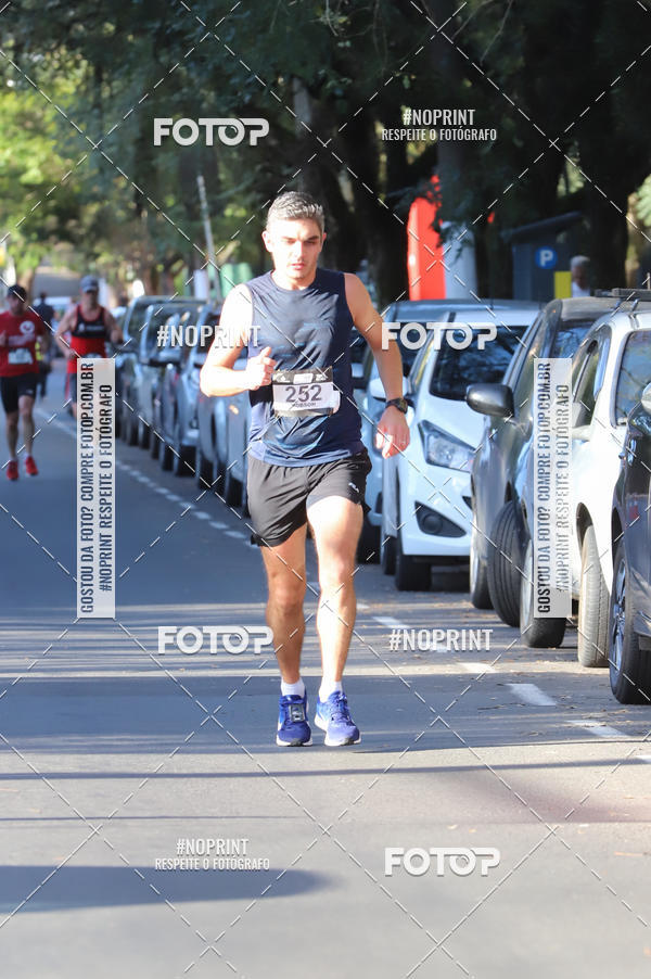 Buy your photos of the eventSANTANDER TRACK&FIELD RUN SERIES - Iguatemi Porto Alegre on Fotop