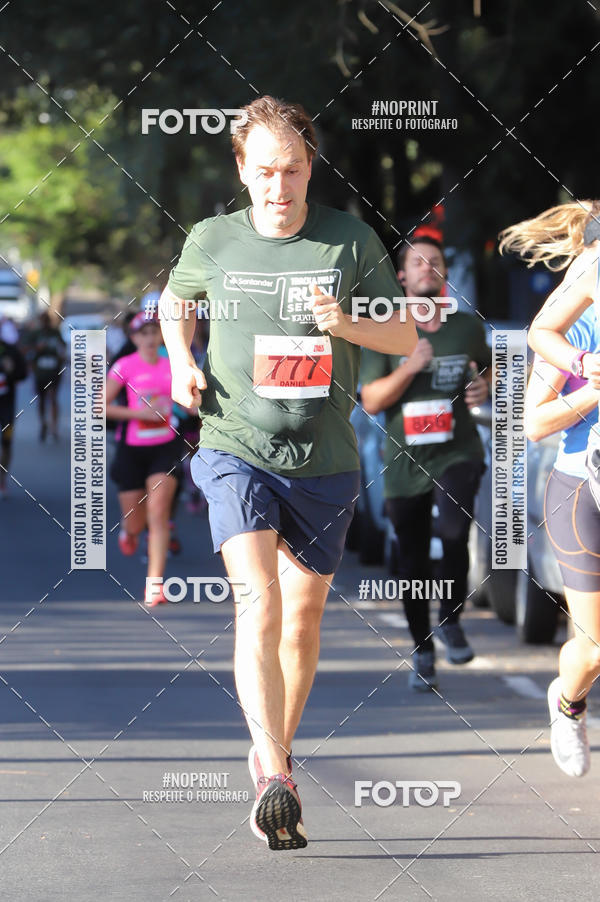 Buy your photos of the eventSANTANDER TRACK&FIELD RUN SERIES - Iguatemi Porto Alegre on Fotop