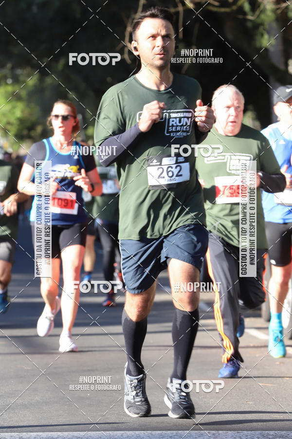Buy your photos of the eventSANTANDER TRACK&FIELD RUN SERIES - Iguatemi Porto Alegre on Fotop