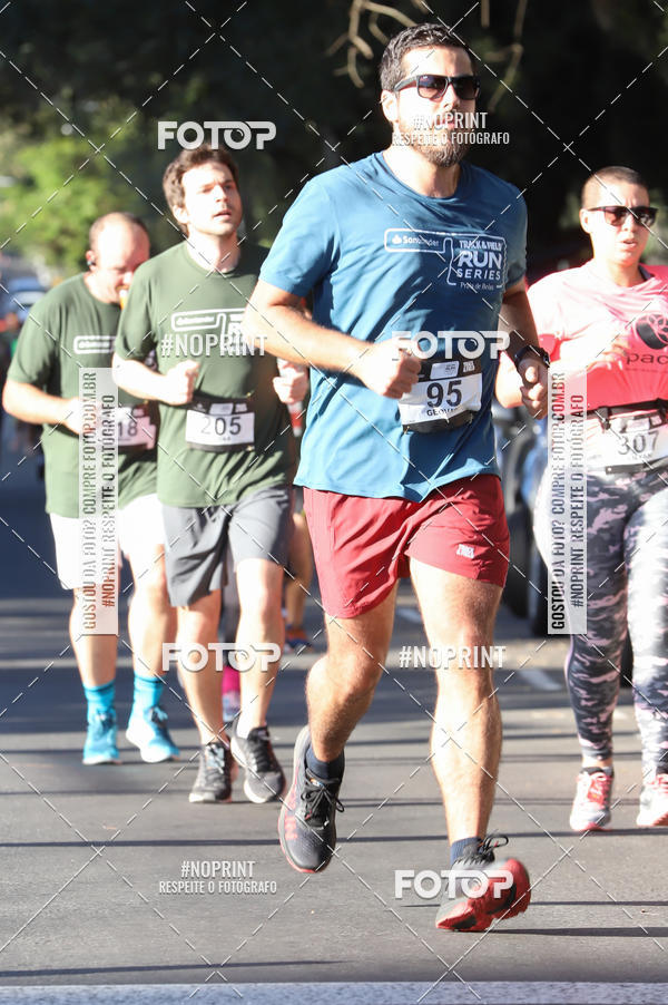 Buy your photos of the eventSANTANDER TRACK&FIELD RUN SERIES - Iguatemi Porto Alegre on Fotop