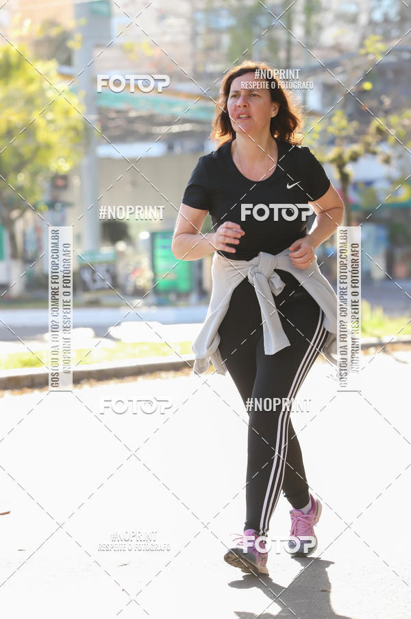Buy your photos of the eventSANTANDER TRACK&FIELD RUN SERIES - Iguatemi Porto Alegre on Fotop