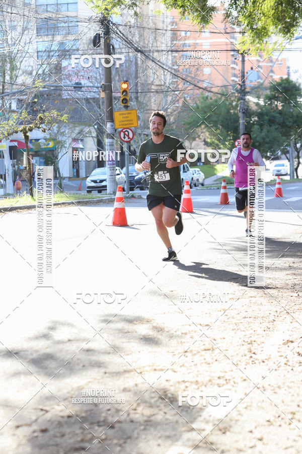 Buy your photos of the eventSANTANDER TRACK&FIELD RUN SERIES - Iguatemi Porto Alegre on Fotop