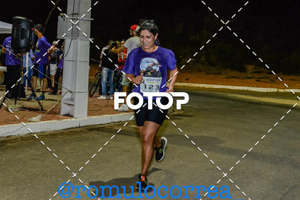 Buy your photos of the eventNIGHT RUN LAGOA DOURADA MG on Fotop