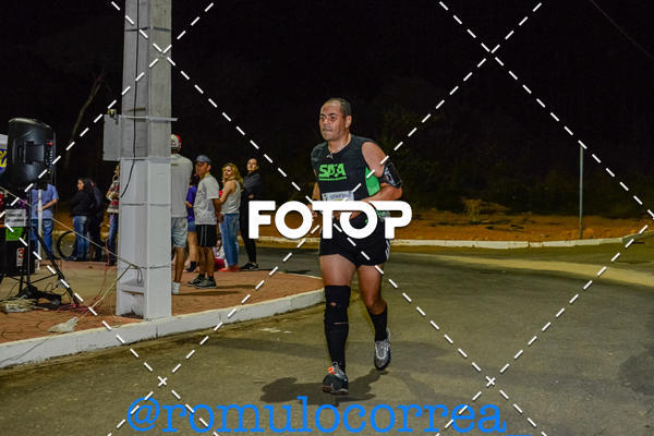 Buy your photos of the eventNIGHT RUN LAGOA DOURADA MG on Fotop