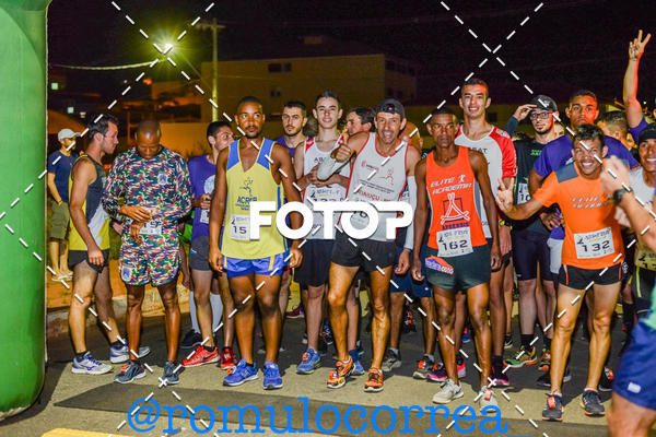 Buy your photos of the eventNIGHT RUN LAGOA DOURADA MG on Fotop