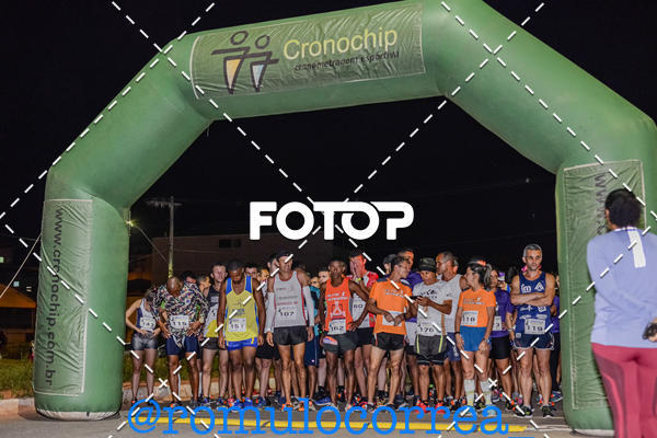 Buy your photos of the eventNIGHT RUN LAGOA DOURADA MG on Fotop