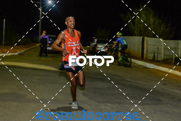 Buy your photos of the eventNIGHT RUN LAGOA DOURADA MG on Fotop