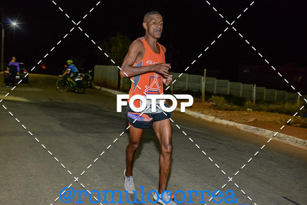 Buy your photos of the eventNIGHT RUN LAGOA DOURADA MG on Fotop