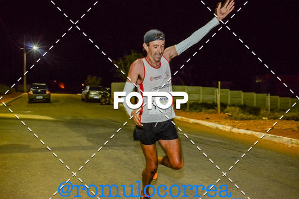 Buy your photos of the eventNIGHT RUN LAGOA DOURADA MG on Fotop