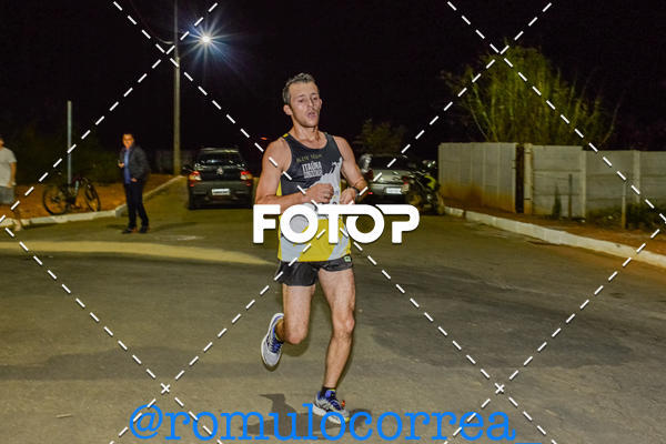 Buy your photos of the eventNIGHT RUN LAGOA DOURADA MG on Fotop