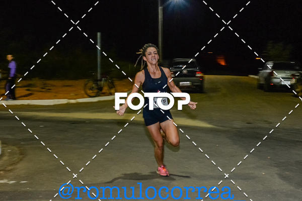 Buy your photos of the eventNIGHT RUN LAGOA DOURADA MG on Fotop