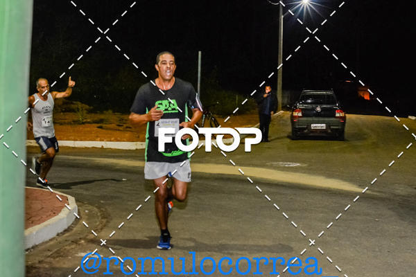 Buy your photos of the eventNIGHT RUN LAGOA DOURADA MG on Fotop