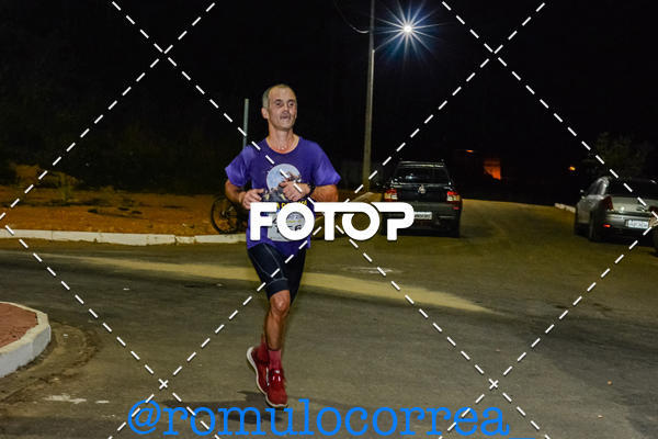 Buy your photos of the eventNIGHT RUN LAGOA DOURADA MG on Fotop