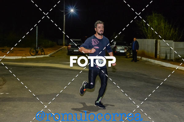 Buy your photos of the eventNIGHT RUN LAGOA DOURADA MG on Fotop