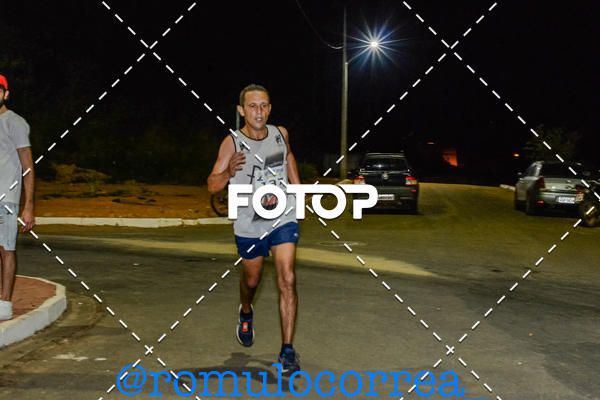 Buy your photos of the eventNIGHT RUN LAGOA DOURADA MG on Fotop