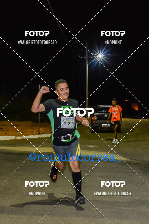 Buy your photos of the eventNIGHT RUN LAGOA DOURADA MG on Fotop
