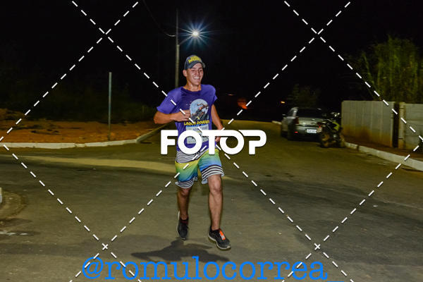 Buy your photos of the eventNIGHT RUN LAGOA DOURADA MG on Fotop
