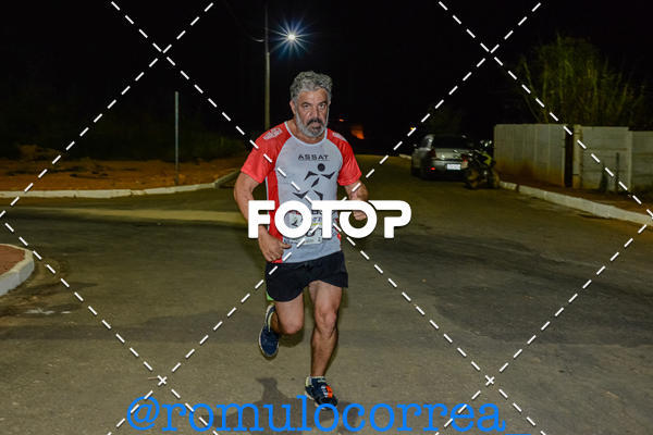Buy your photos of the eventNIGHT RUN LAGOA DOURADA MG on Fotop