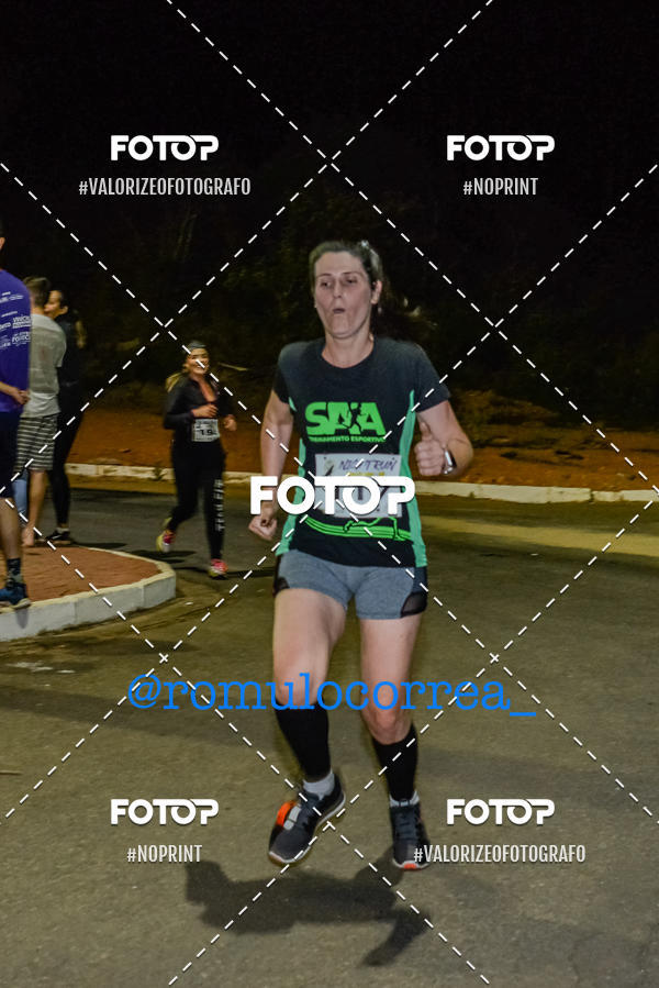 Buy your photos of the eventNIGHT RUN LAGOA DOURADA MG on Fotop