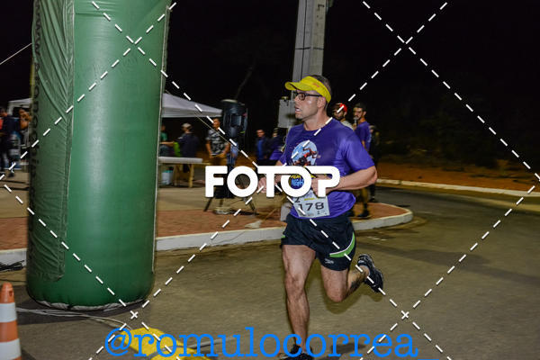 Buy your photos of the eventNIGHT RUN LAGOA DOURADA MG on Fotop