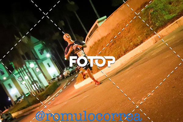 Buy your photos of the eventNIGHT RUN LAGOA DOURADA MG on Fotop