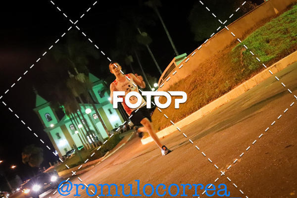 Buy your photos of the eventNIGHT RUN LAGOA DOURADA MG on Fotop