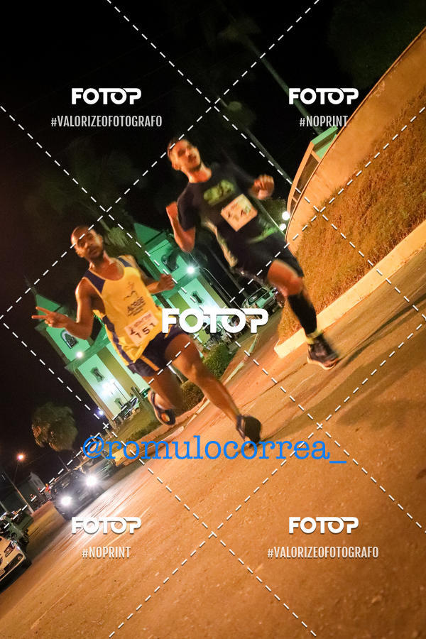 Buy your photos of the eventNIGHT RUN LAGOA DOURADA MG on Fotop