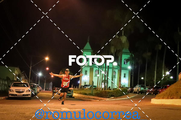 Buy your photos of the eventNIGHT RUN LAGOA DOURADA MG on Fotop