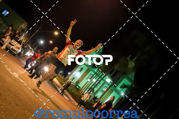 Buy your photos of the eventNIGHT RUN LAGOA DOURADA MG on Fotop