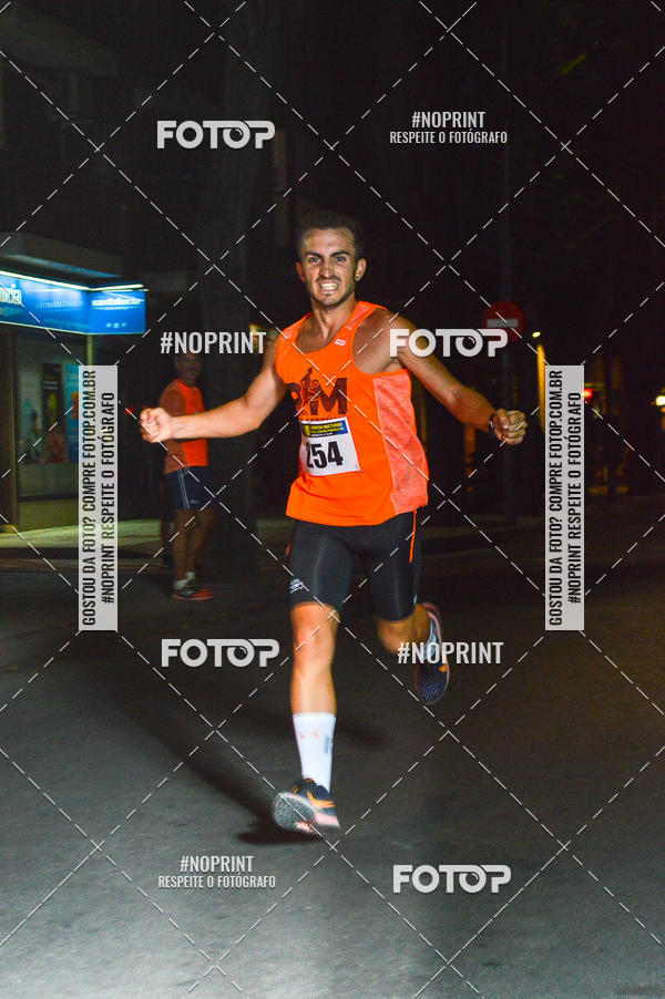Buy your photos of the eventVII CARRERA NOCTURNA POR EL CENTRO PENINSULAR on Fotop
